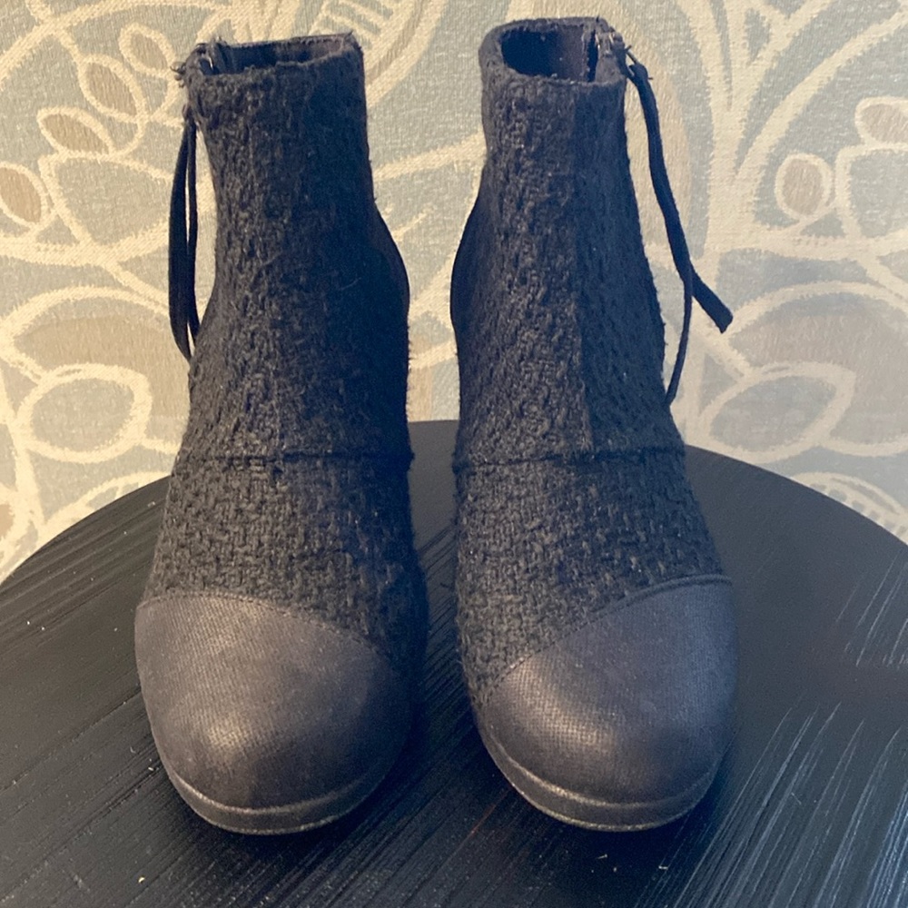 Super Cute TOMS Black Short Boots